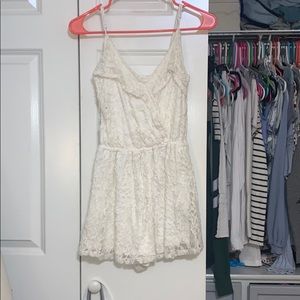 size XS romper Hollister